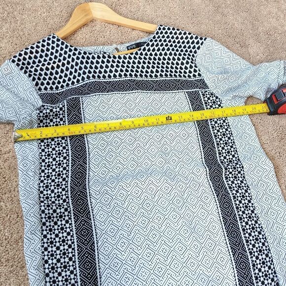 Black and White Boutique Tunic - Picture 7 of 7